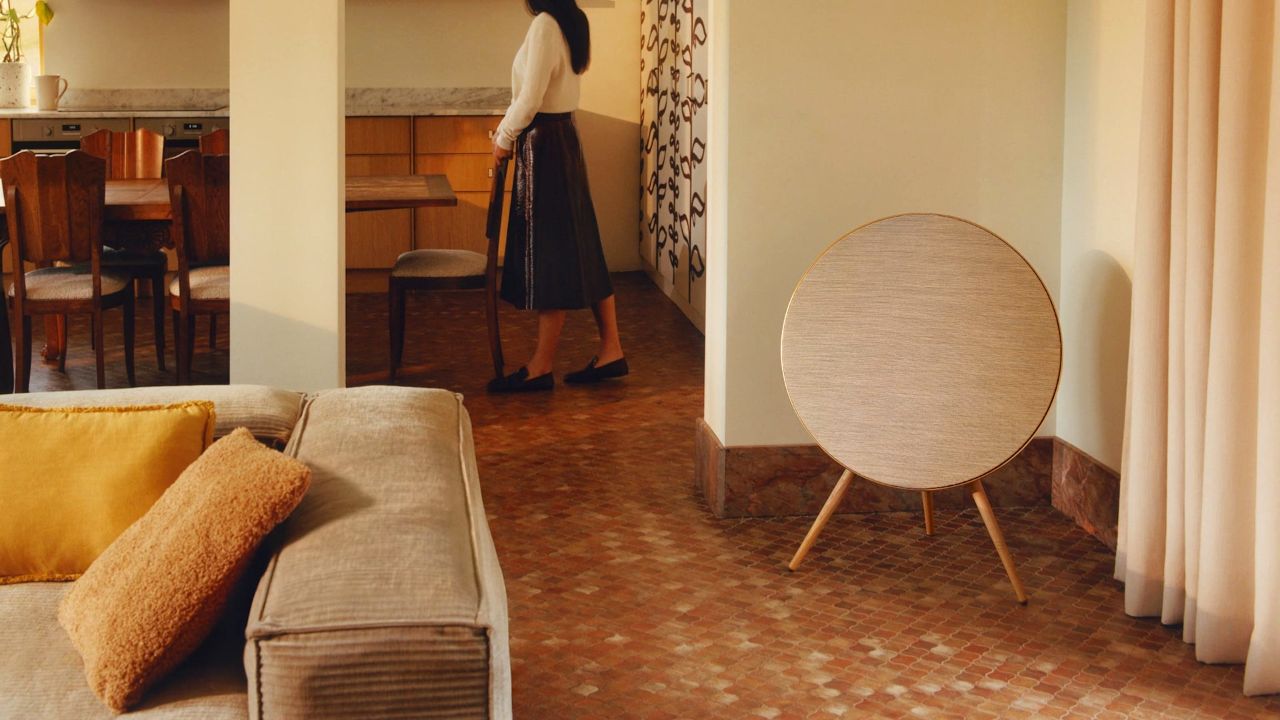 Bang & Olufsen Beosound A9 em sala de estar