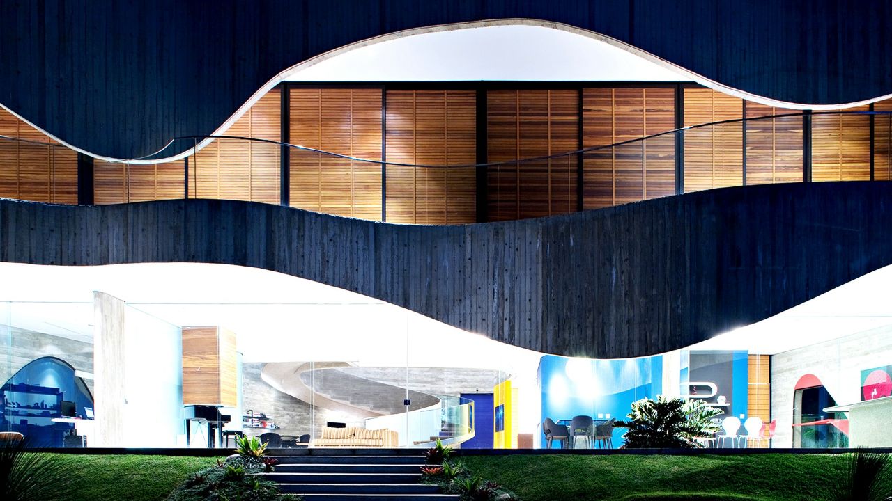 Residência Valinhos — fachada durante o dia